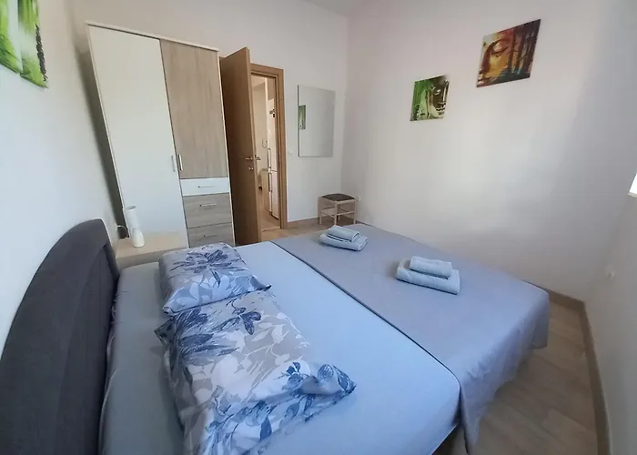 Apartment Jelena - Cozy Two Bedroom Apartment Only 70M From The Beach, Diklo - Zadar