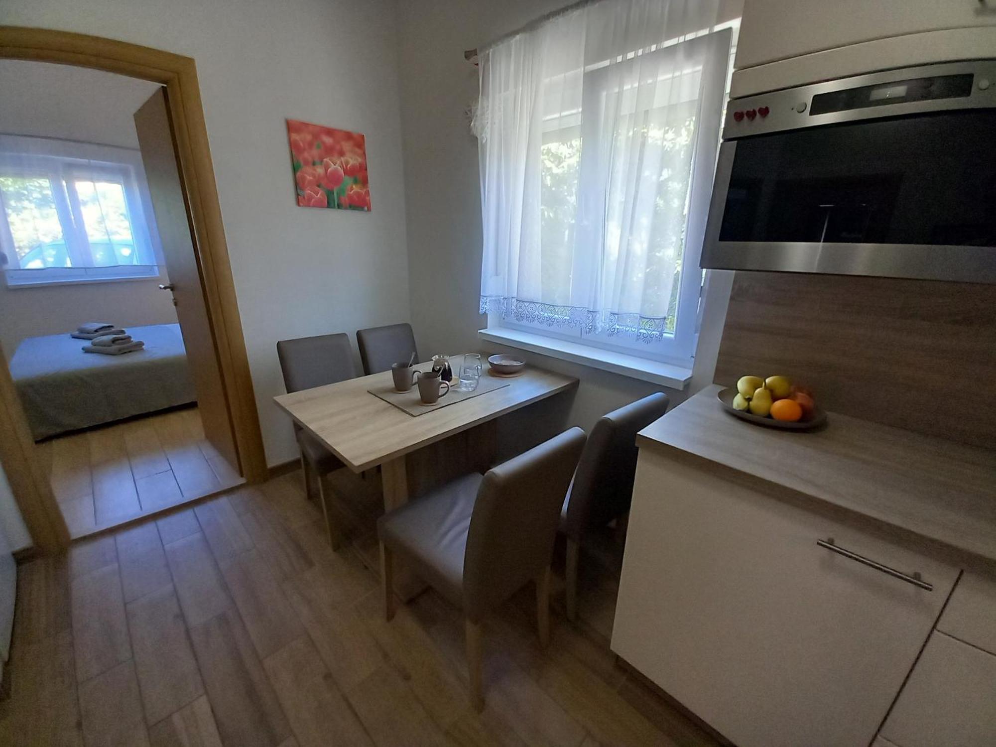 Jelena - Cozy Two Bedroom Only 70m From The Beach, Diklo -